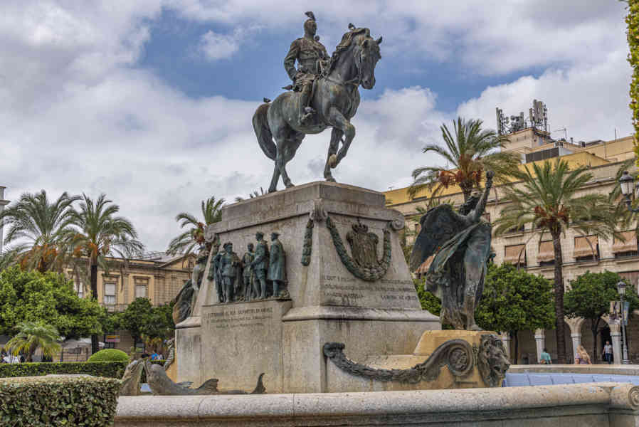 Cádiz - Jerez de la Frontera 28 - plaza del Arenal - monumento a España.jpg